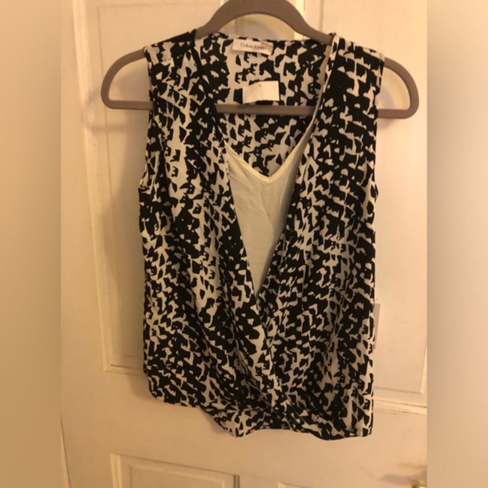 NWT Calvin Klein Blouse Geometric Black and White Sleeveless